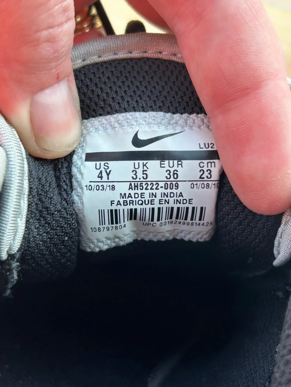 Nike Air Max Axis‎ Youth 4Y Athletic Shoe